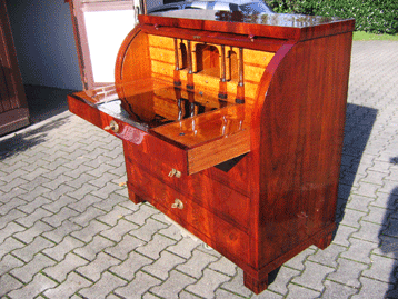 Zylinderbureau nach der Restaurierung