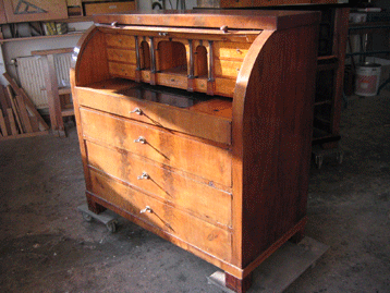 Zylinderbureau vor der Restaurierung